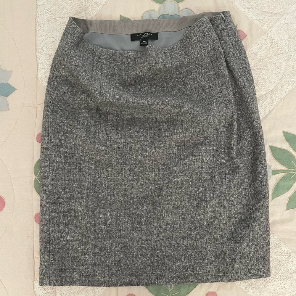 Ann Taylor Light Gray Tweed Knee-Length Pencil Skirt